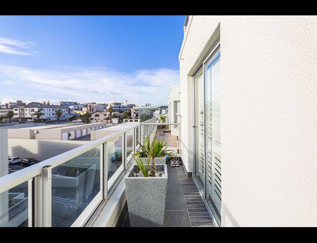 2 BEDROOM APARTMENT TO LET IN BEACHFRONT